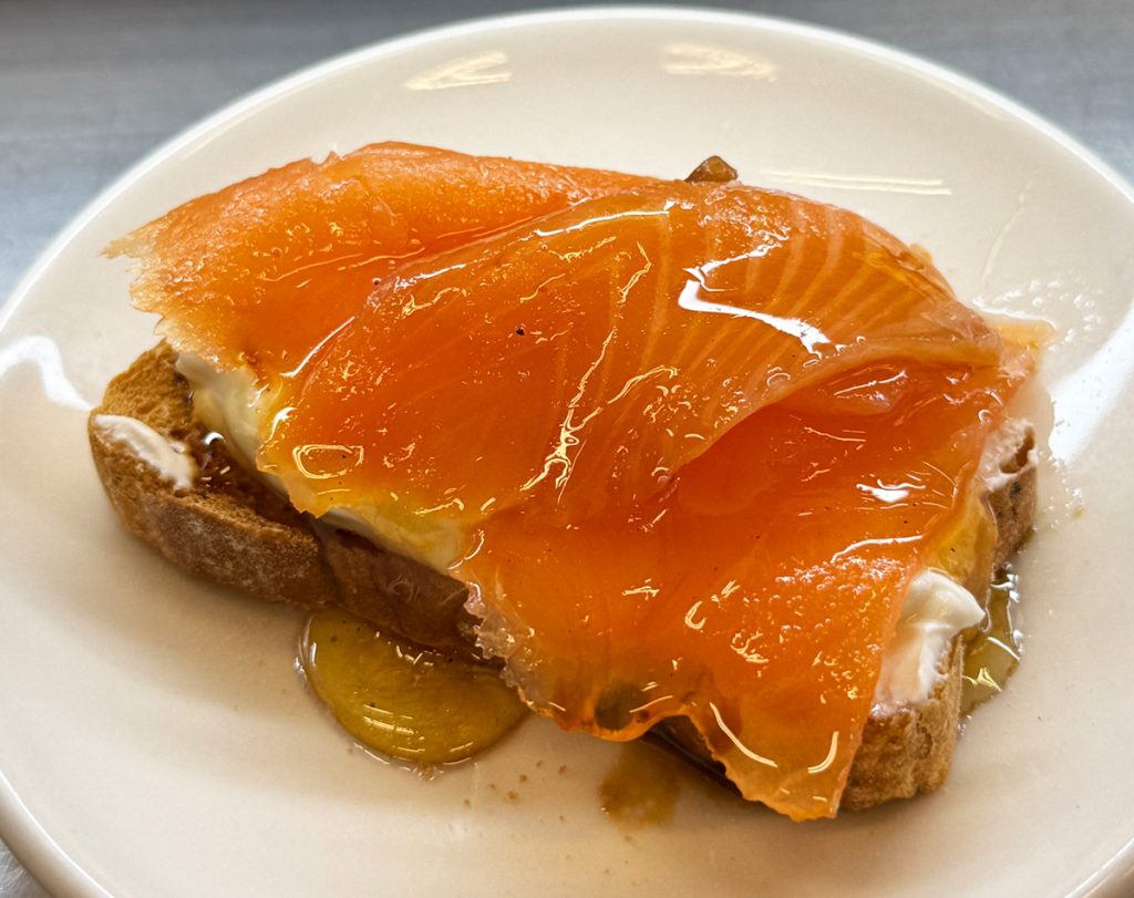 salmón-yogur-miel-trufada-quimet